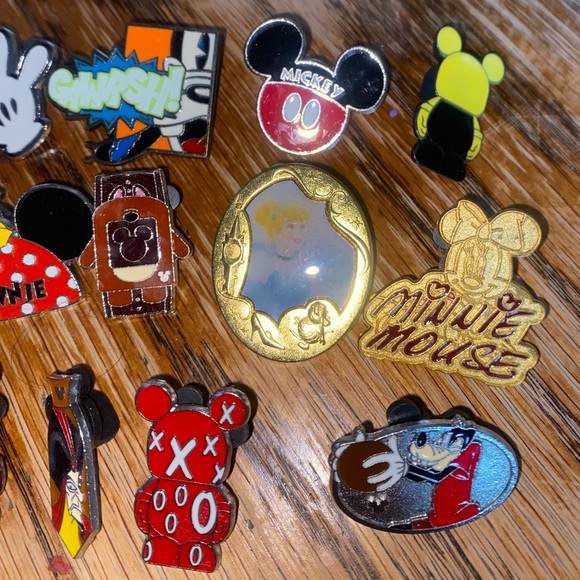 Disney Colorful Character Pin Collection - Picture 3 of 5